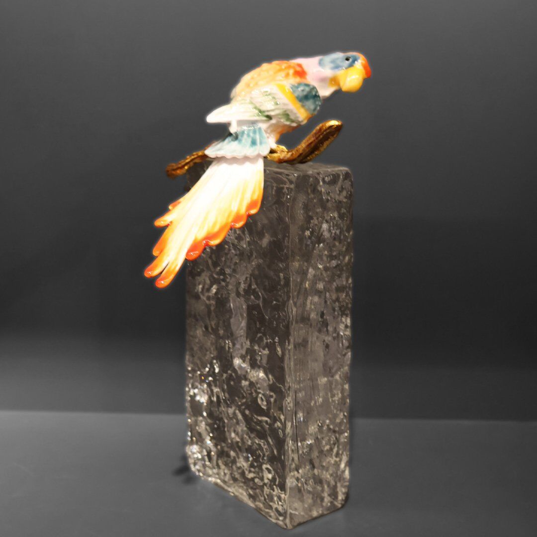 Cam Kaideli Dik Renkli Papağan Obje