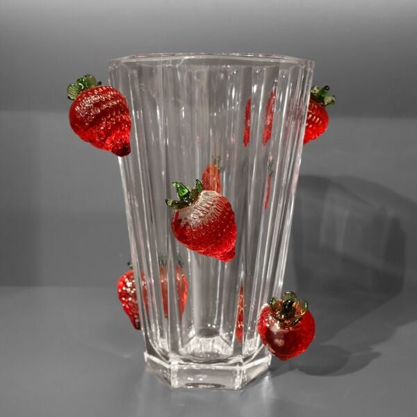 Çilek Detaylı Vazo