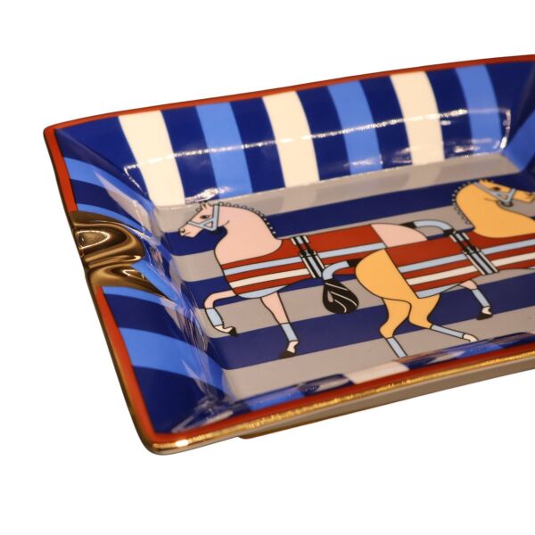 Mavi At Kilitli Kutulu Küllük