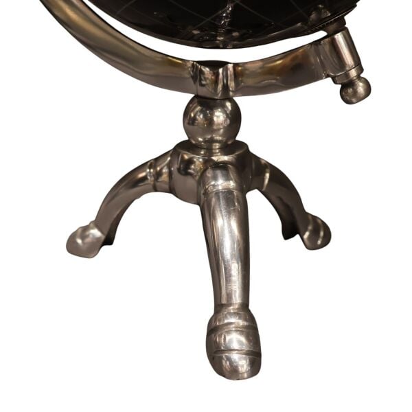 Üç Ayaklı Metal Gümüş Dünya
