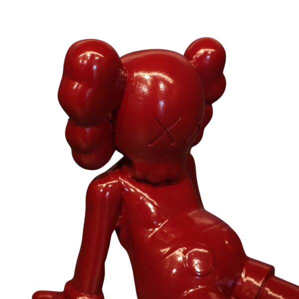 Reçine Oturan Kaws