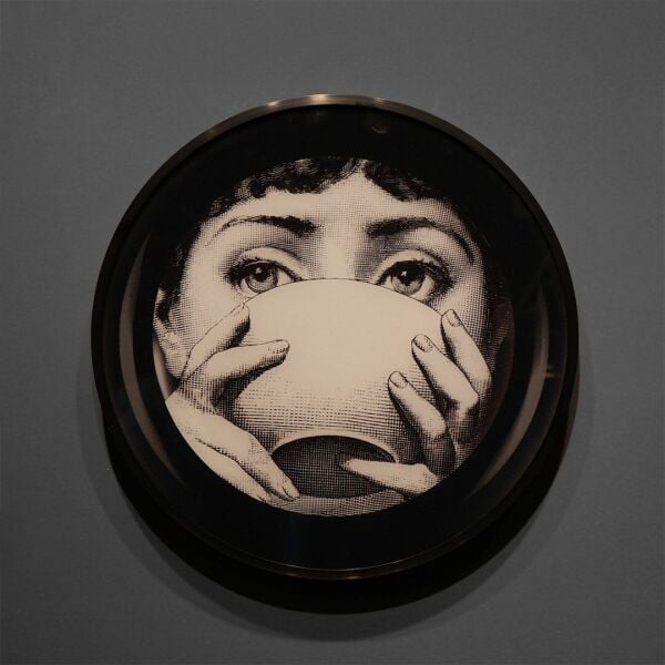 Kase Tutan Kadın Tablo