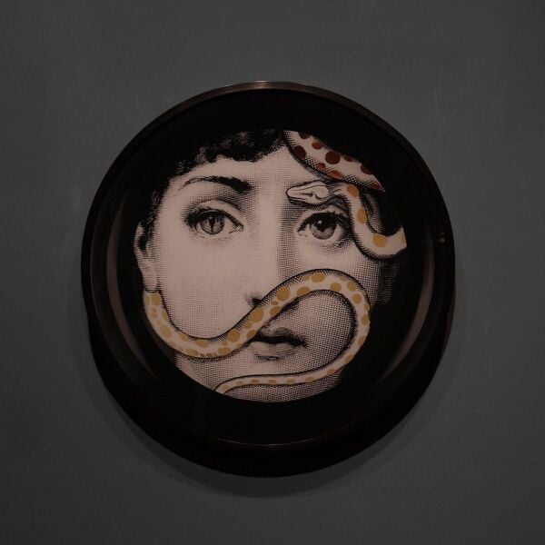 Gold Yılan Desenli Kadın Tablo