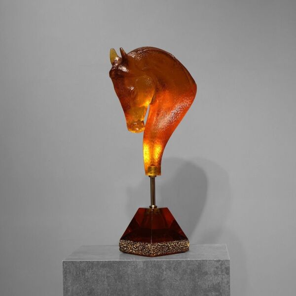 REÇİNE AT HEYKELİ AMBER Amber