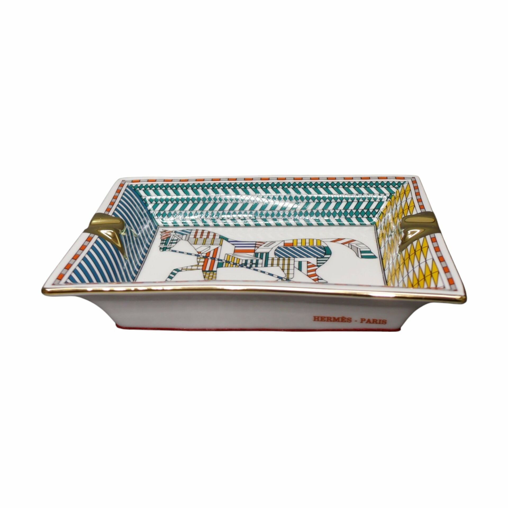 Beyaz Temalı Renkli At Küllük