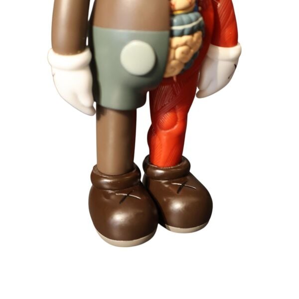 Yarım Açık Kaws Kahve