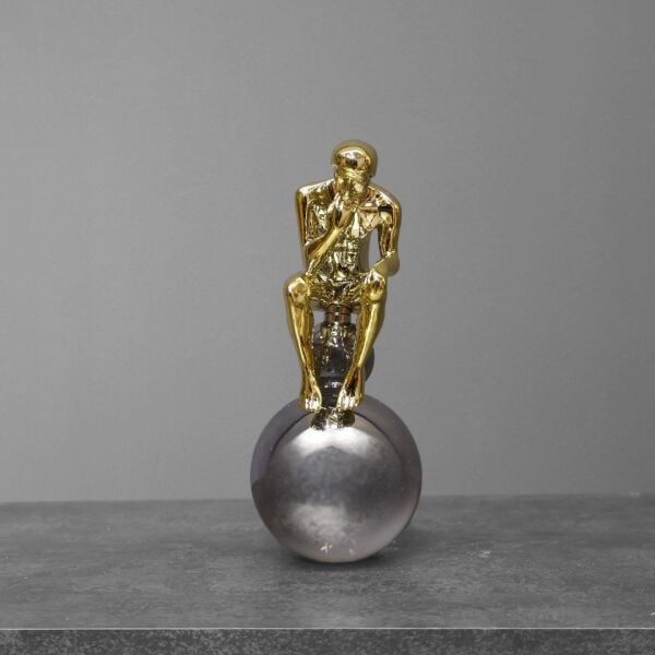 Küre Üstünde Düşünen Adam Küçük Boy Gold