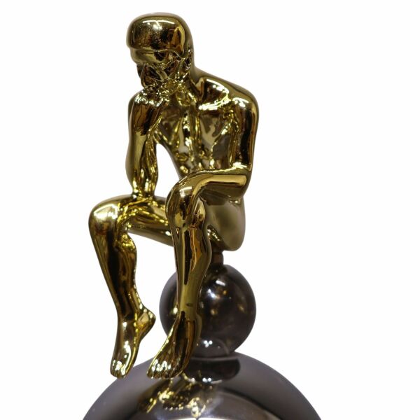 Küre Üstünde Düşünen Adam Büyük Boy Gold