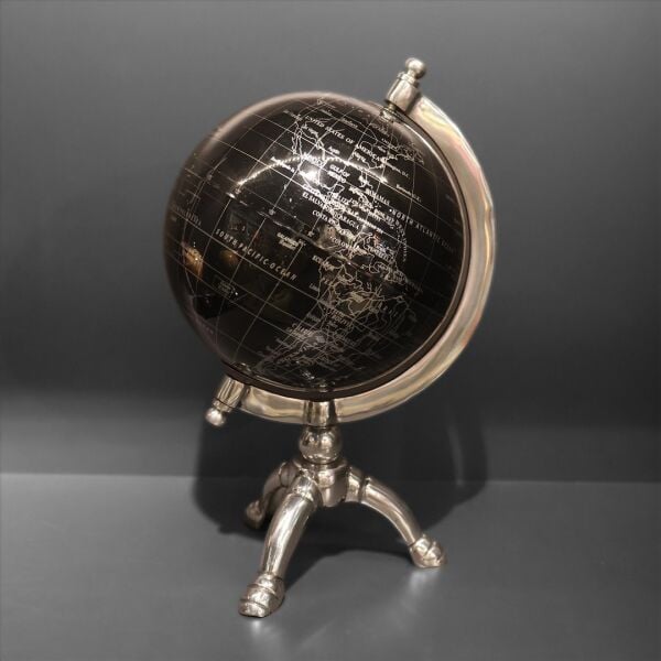 Üç Ayaklı Metal Gümüş Dünya