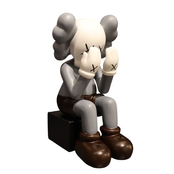 İthal Oturan Kaws