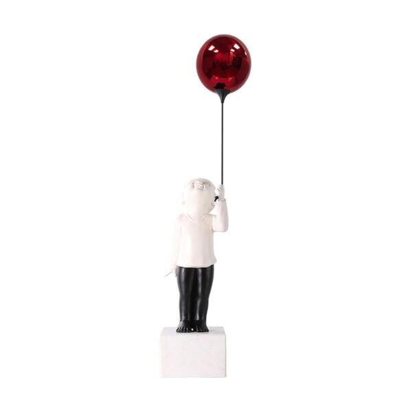Kırmızı Balon Tutan Çocuk