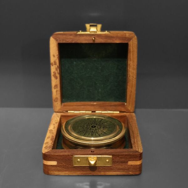 Pirinç Özel Kutulu Pusula