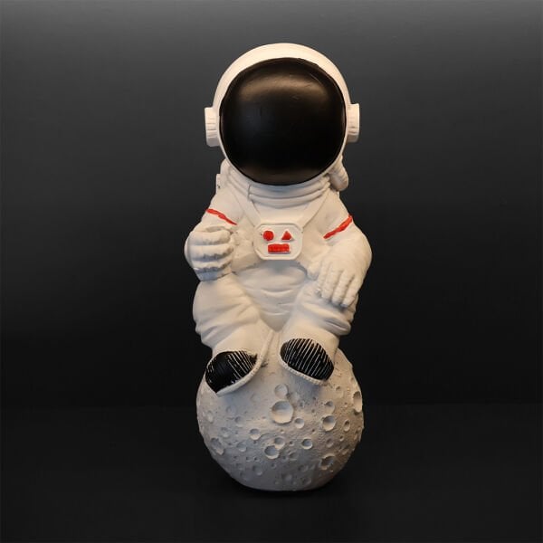 Ayda Oturan Astronot Biblo