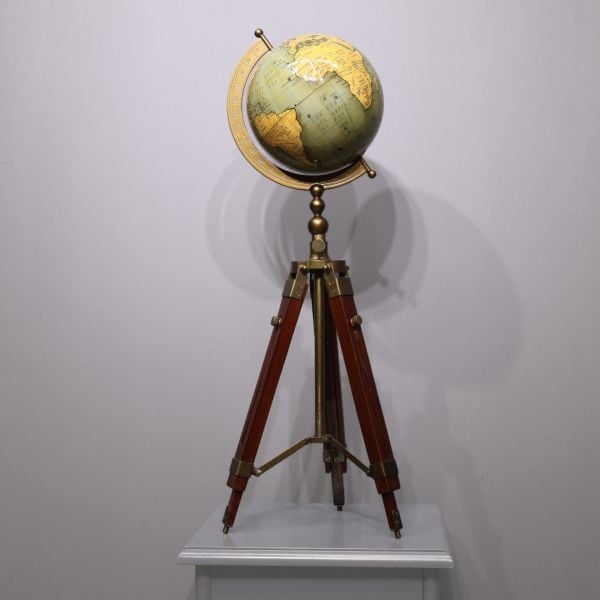 Tripod Ayaklı Dünya Yeşil