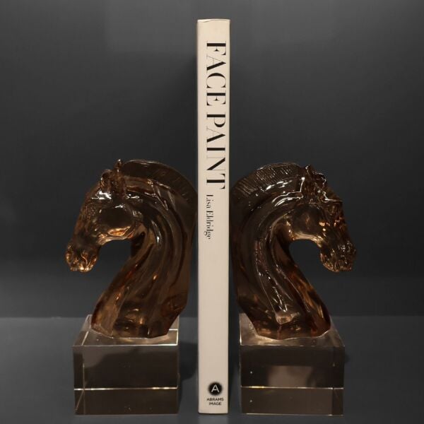 At Kitap Tutucu Kahve